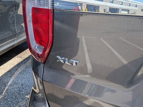 Used 2018 Ford Explorer XLT w/ Equipment Group 202A image 12