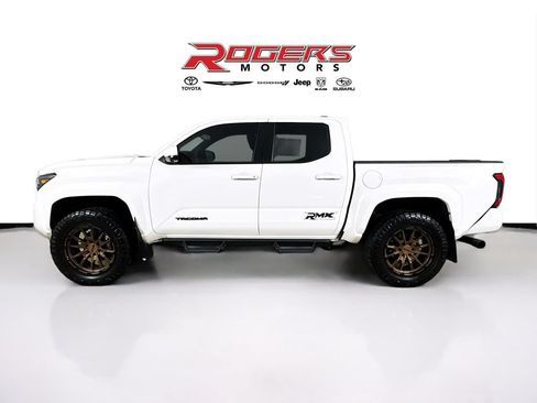 Certified 2024 Toyota Tacoma TRD Sport w/ TRD Sport Premium Package AWD/4WD image 9