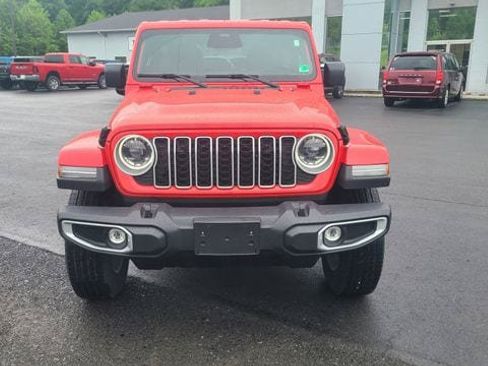 Used 2026 Jeep Wrangler Unlimited Sahara AWD/4WD image 9