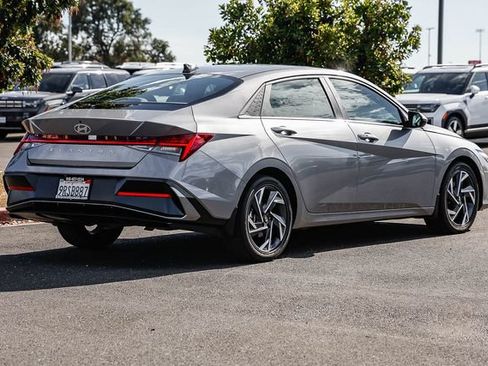 Certified 2025 Hyundai Elantra SEL FWD image 5