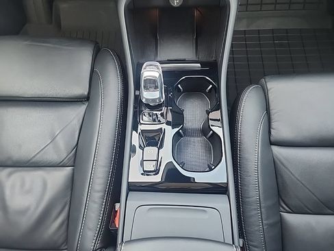 Certified 2023 Volvo XC40 B5 Ultimate w/ Protection Package Premier AWD/4WD image 23