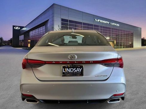 Used 2020 Toyota Avalon Limited w/ Advanced Safety Package FWD image 11