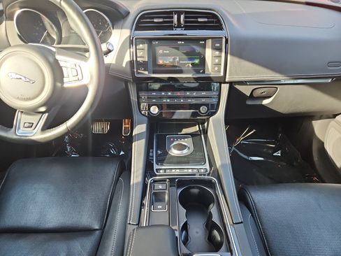 Used 2018 Jaguar F-PACE S AWD/4WD image 9