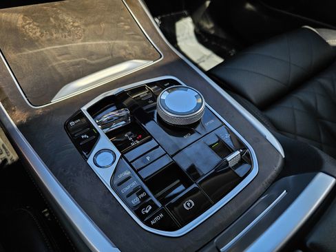 Used 2025 BMW X7 xDrive40i w/ Premium Package AWD/4WD image 56