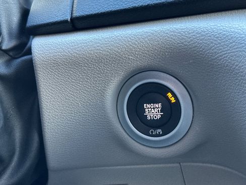 Used 2024 Chrysler Pacifica Touring-L image 24