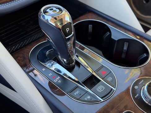 Used 2021 Bentley Bentayga AWD/4WD image 28