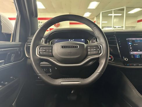 Used 2022 Jeep Wagoneer Series III w/ Flexible Seating Group AWD/4WD image 16