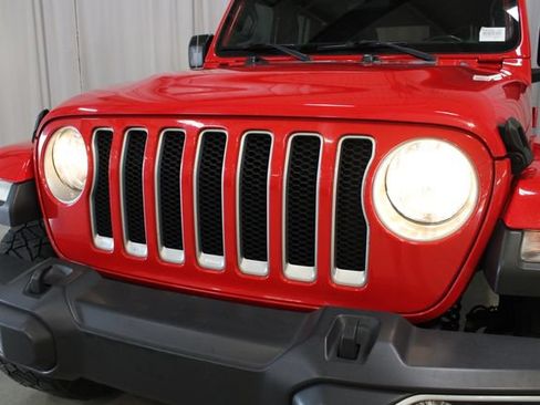 Used 2018 Jeep Wrangler Unlimited Sahara w/ Cold Weather Group AWD/4WD image 31