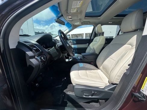 Used 2019 Ford Explorer Limited w/ Limited Luxury Package image 10