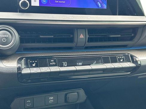Used 2024 Toyota Prius XLE FWD image 26