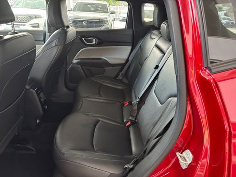 Used 2025 Jeep Compass Limited image 25