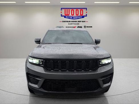 Used 2024 Jeep Grand Cherokee Altitude AWD/4WD image 8