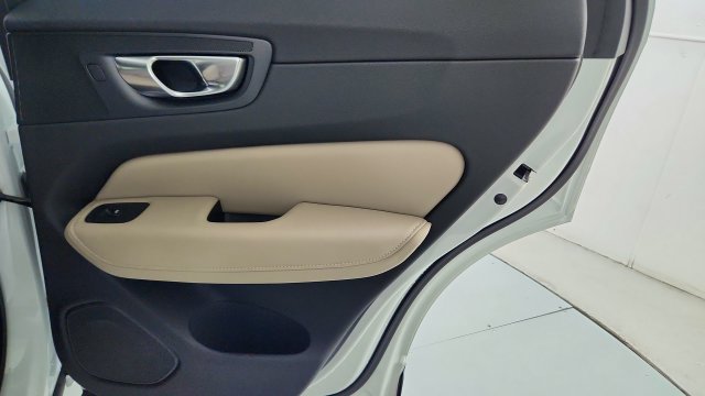 Used 2026 Volvo XC60 B5 Plus w/ Protection Package Premier AWD/4WD image 33