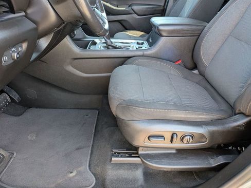 Used 2018 Chevrolet Traverse LT FWD image 14