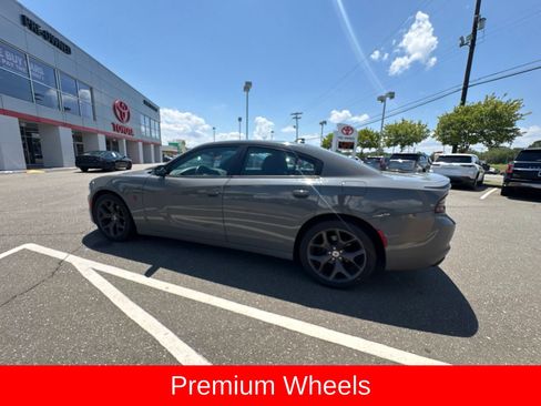 Used 2017 Dodge Charger SXT w/ Rallye Group RWD image 8
