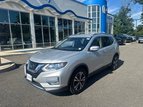 Used 2019 Nissan Rogue SV w/ Premium Package AWD/4WD image 4