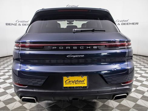 Used 2025 Porsche Cayenne image 8