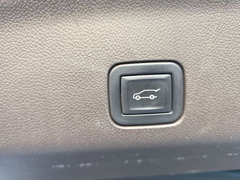 Used 2022 GMC Yukon SLT w/ SLT Premium Package RWD image 13