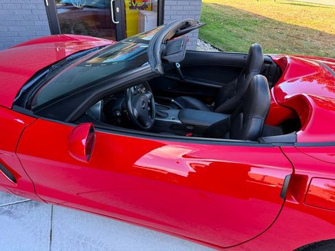 Used 2006 Chevrolet Corvette Convertible w/ Preferred Equipment Group image 25