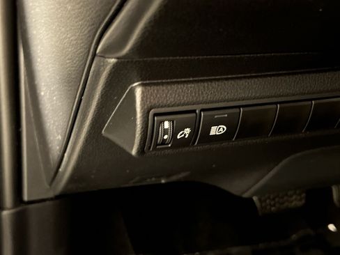 Used 2025 Toyota Corolla LE FWD image 31