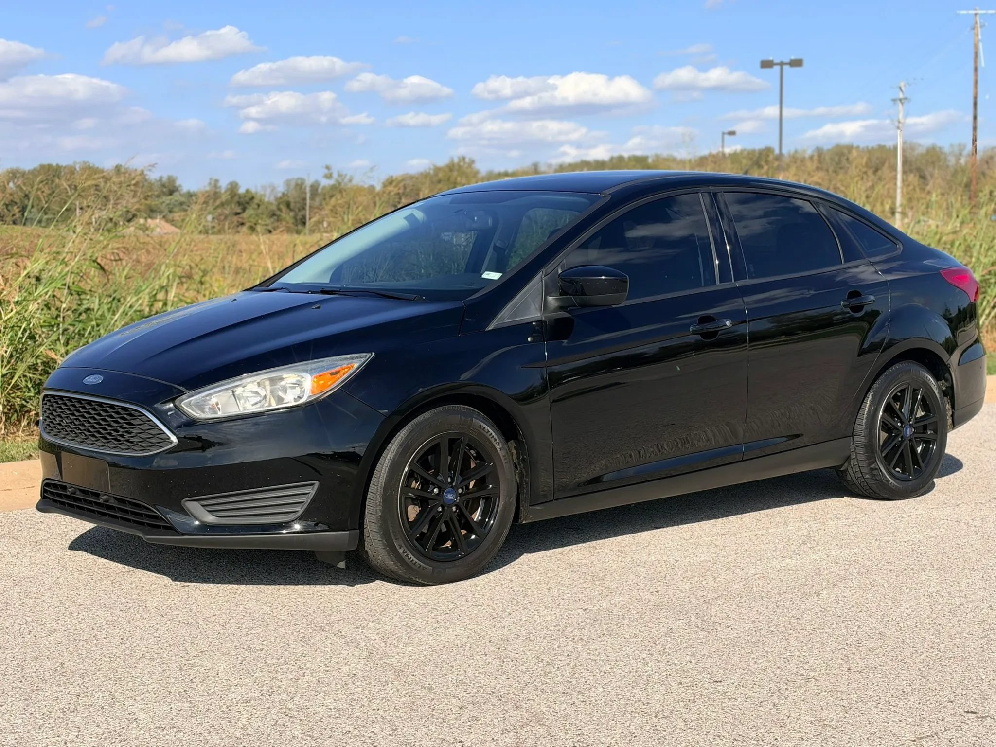 Used 2018 Ford Focus SE FWD image 1