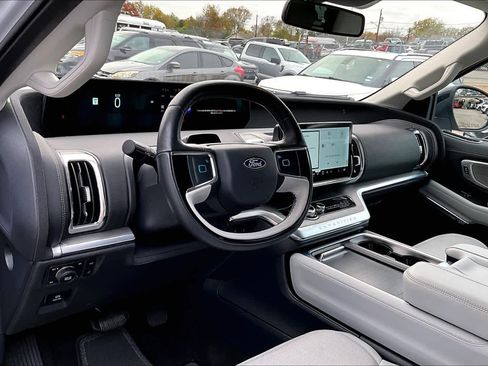 Used 2025 Ford Expedition Max Platinum image 17