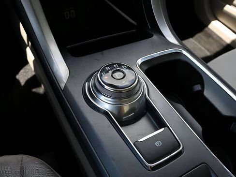Used 2020 Ford Fusion SE FWD image 23