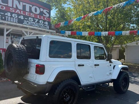 Used 2018 Jeep Wrangler Unlimited Sahara AWD/4WD image 4