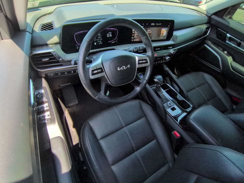 Used 2025 Kia Telluride EX w/ EX Captain's Chair Package AWD/4WD image 10