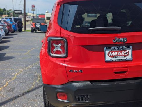 Used 2021 Jeep Renegade Limited AWD/4WD image 12