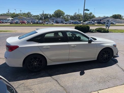 Used 2023 Honda Civic Sport image 4