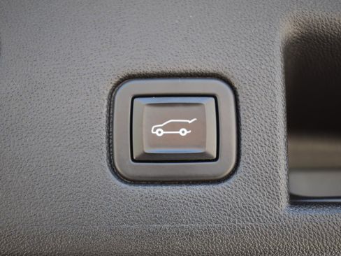 Used 2020 Chevrolet Equinox LT image 18