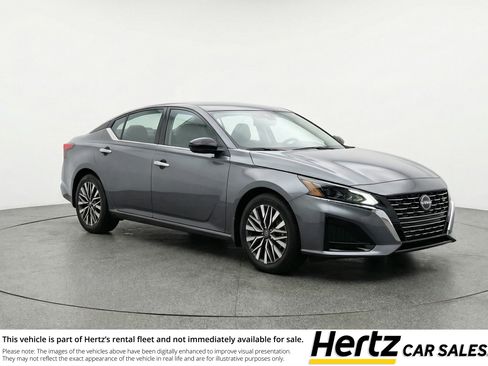 Used 2025 Nissan Altima 2.5 SV image 1