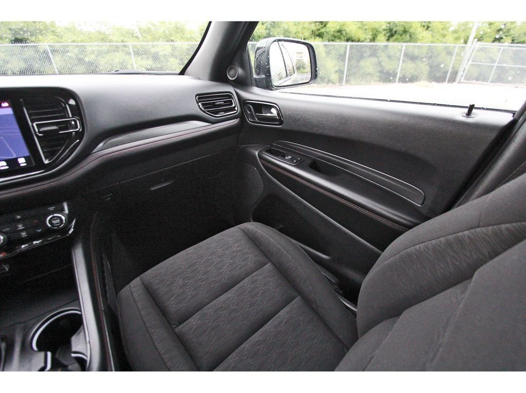 Used 2025 Dodge Durango GT AWD/4WD image 11