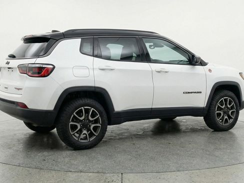 Used 2025 Jeep Compass Trailhawk image 7