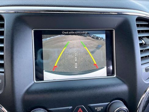 Used 2019 Jeep Grand Cherokee Laredo w/ Security & Convenience Group image 19