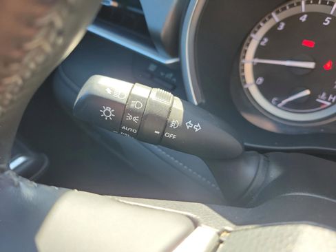 Used 2022 Toyota Highlander XLE image 30