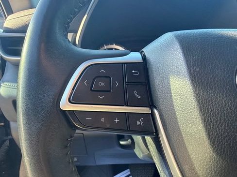 Used 2023 Toyota Highlander LE AWD/4WD image 25
