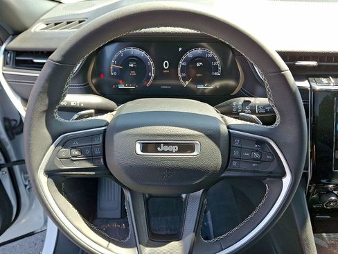 Used 2023 Jeep Grand Cherokee L Laredo AWD/4WD image 16