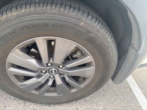 Certified 2022 Nissan Pathfinder SV w/ Cargo Package FWD image 11