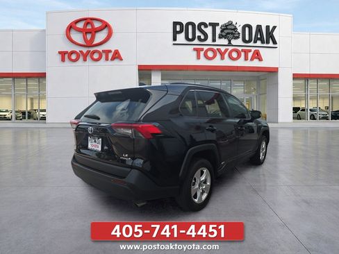 Used 2021 Toyota RAV4 LE AWD/4WD image 7