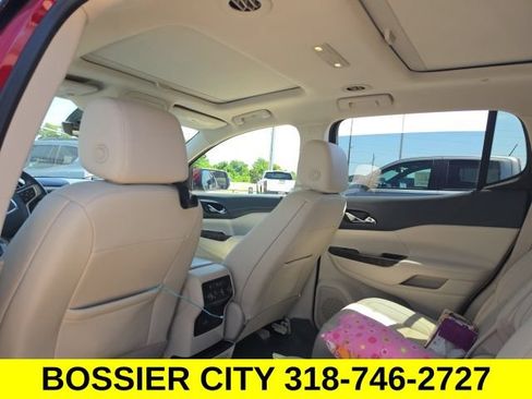 Used 2021 GMC Acadia Denali w/ Denali Technology Package FWD image 11