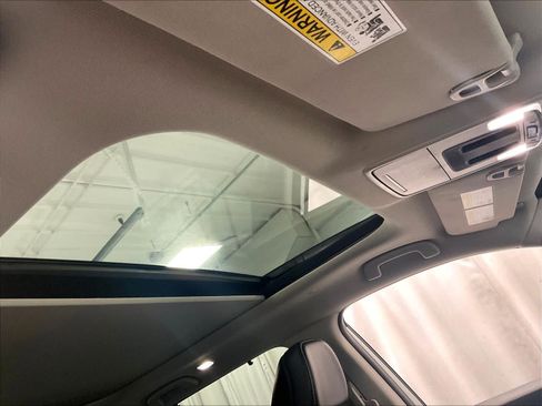 Used 2024 Honda Pilot Touring image 22