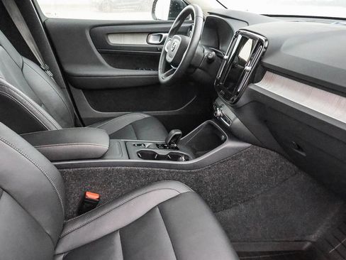 Certified 2025 Volvo XC40 B5 Core w/ Protection Package Premier image 18