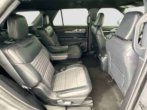 Used 2025 Ford Explorer ST-Line w/ Premium Package RWD image 21