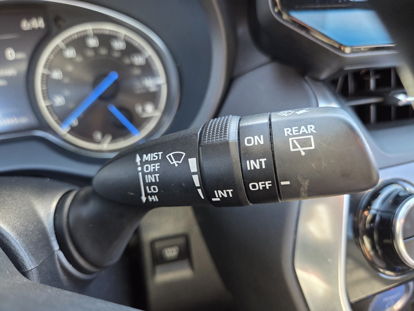 Used 2022 Toyota Venza XLE AWD/4WD image 28