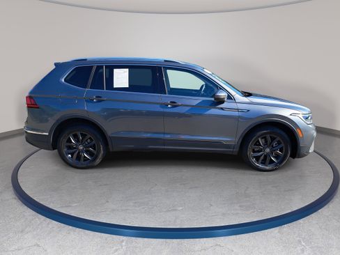 Used 2024 Volkswagen Tiguan SE FWD image 4