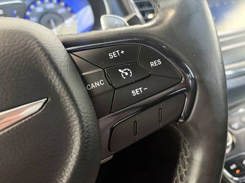Used 2015 Chrysler 200 S FWD image 17