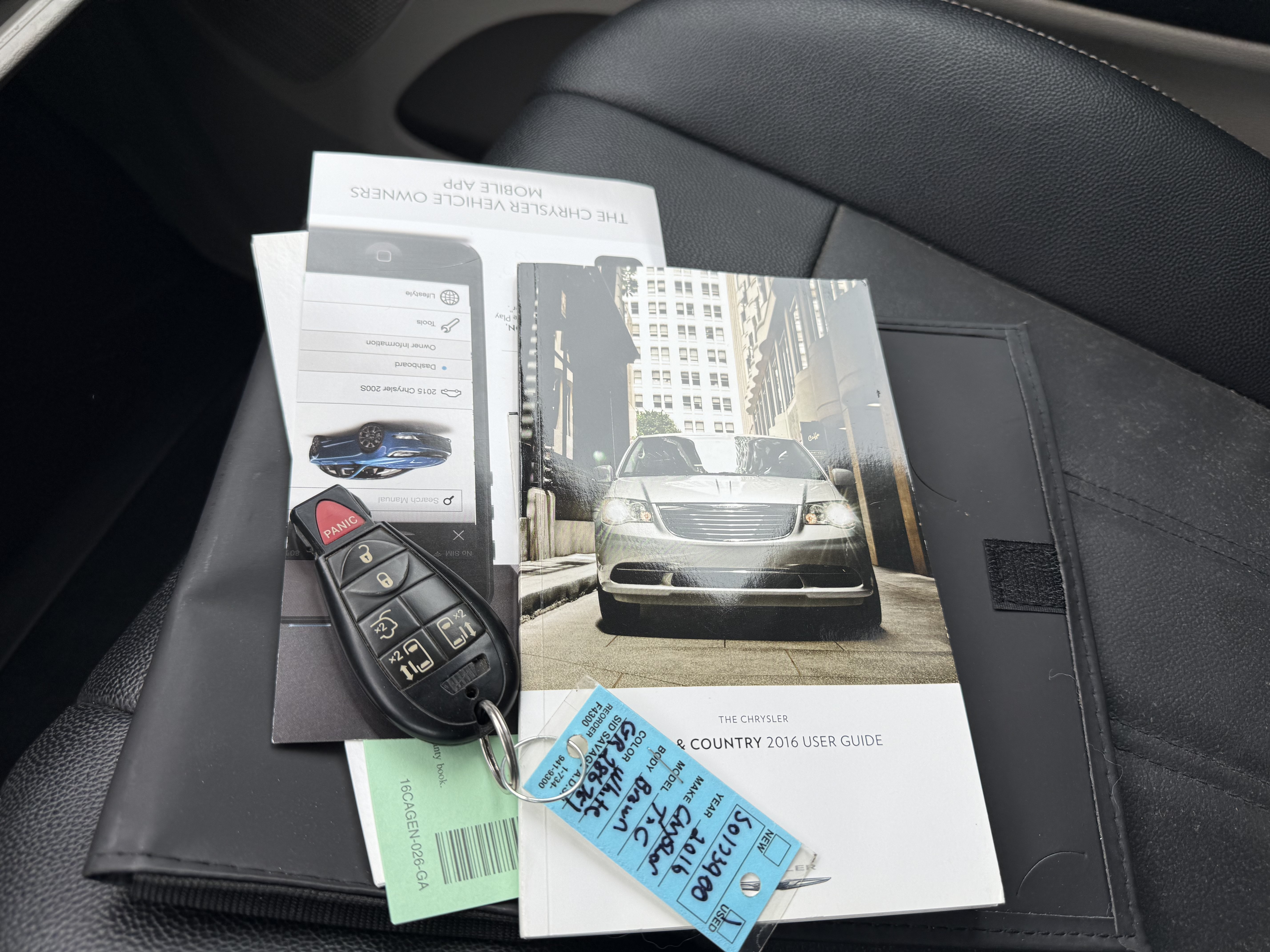Used 2016 Chrysler Town & Country Touring FWD image 40