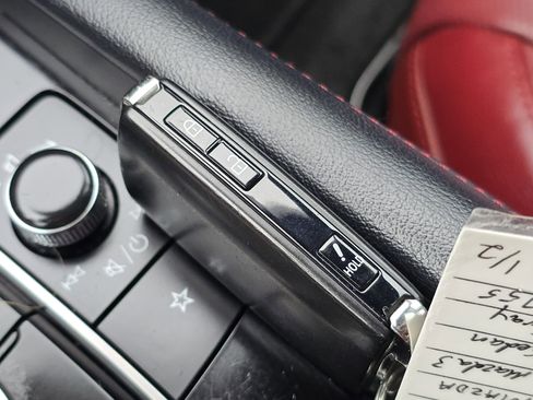 Used 2023 MAZDA MAZDA3 s image 31